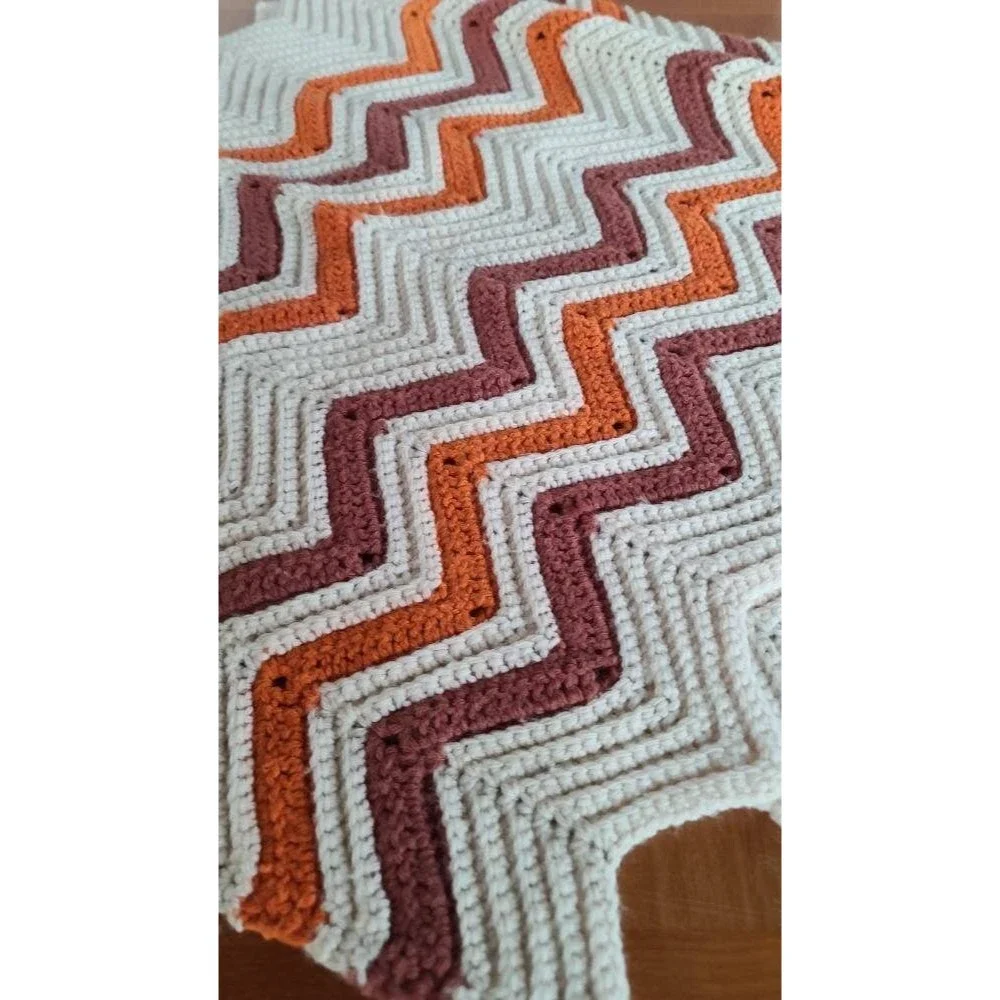 Small Zigzag Pattern Handmade Blanket